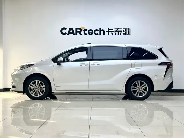 Toyota Sienna — Фото автомобиля 6