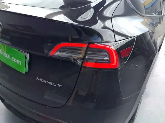 Tesla Model Y — Фото автомобиля 7