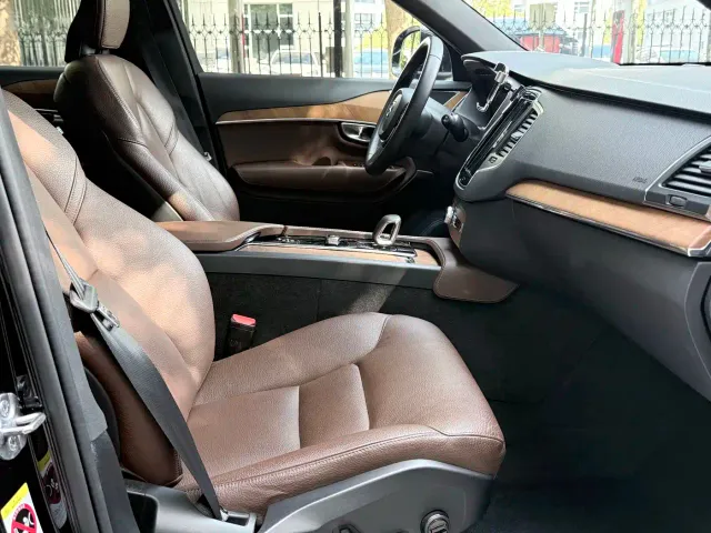 Volvo XC90 — Фото автомобиля 6