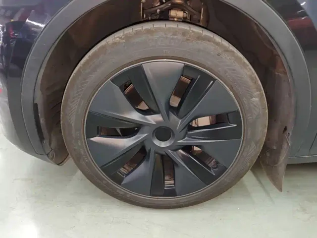 Tesla Model Y — Фото автомобиля 22