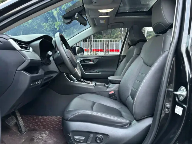 Toyota RAV4 — Фото автомобиля 22