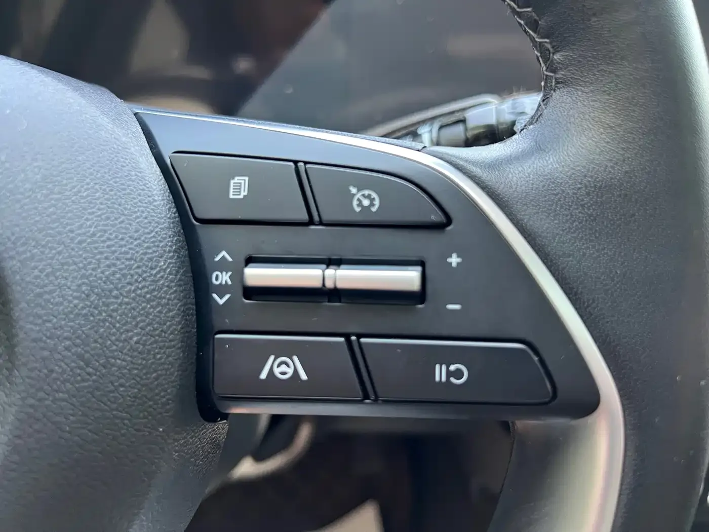 Hyundai Elantra 2022 1.5L CVT LUX Premium Edition — Фото автомобиля 17