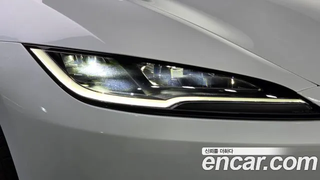 Tesla Model 3 — Фото автомобиля 7