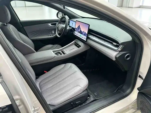 Roewe Roewe M7 DMH 2025 Base — Фото автомобиля 23