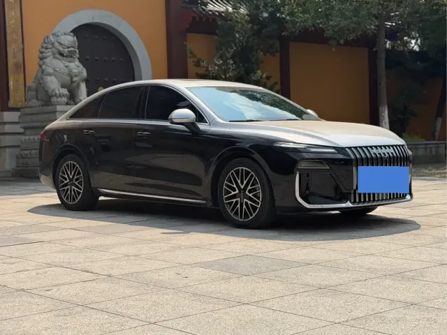 Roewe Roewe M7 DMH 2025 Base — Фото автомобиля 3