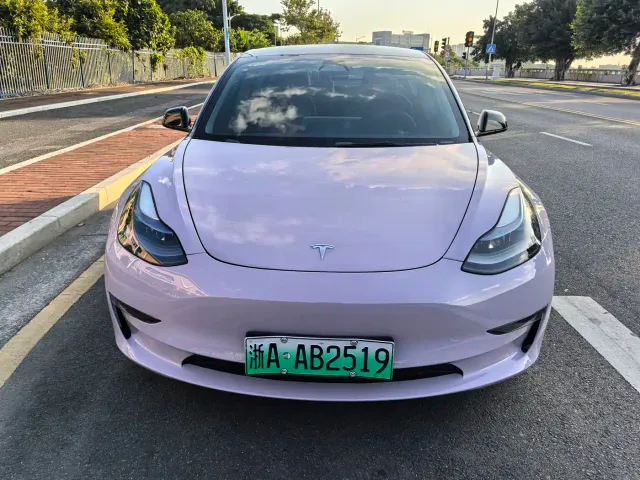 Tesla Model 3 — Фото автомобиля 2