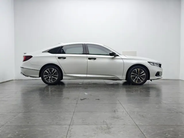 Honda Accord — Фото автомобиля 10