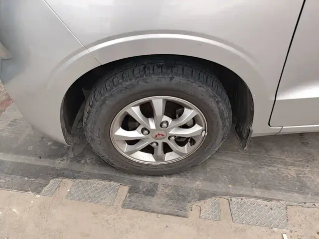 Wuling Hongguang V — Фото автомобиля 24