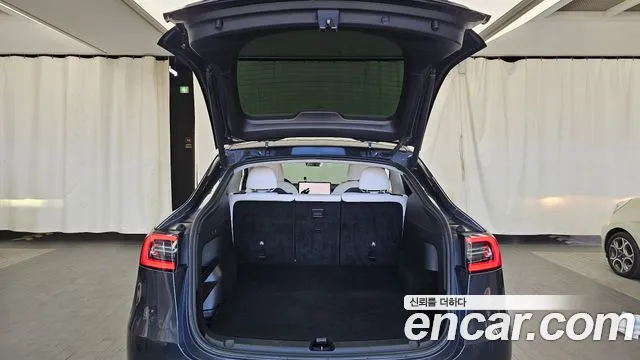 Tesla Model Y — Фото автомобиля 20