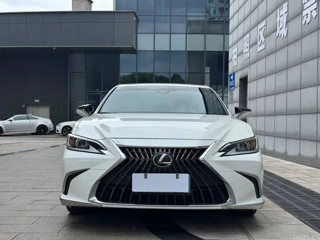 Lexus ES — Фото автомобиля 2