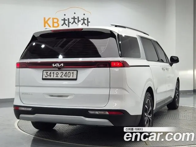 Kia Carnival Generation 4 — Фото автомобиля 3