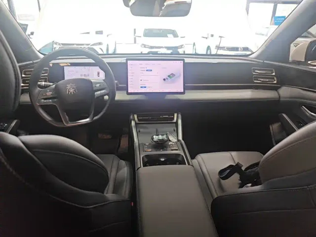 BYD Qin L — Фото автомобиля 9