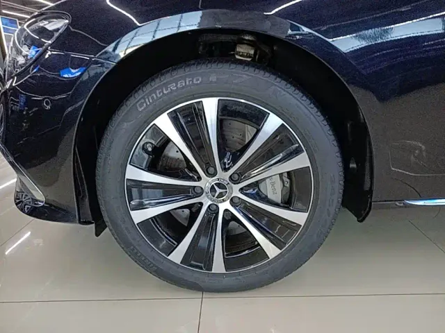 Mercedes-Benz E-Class — Фото автомобиля 22