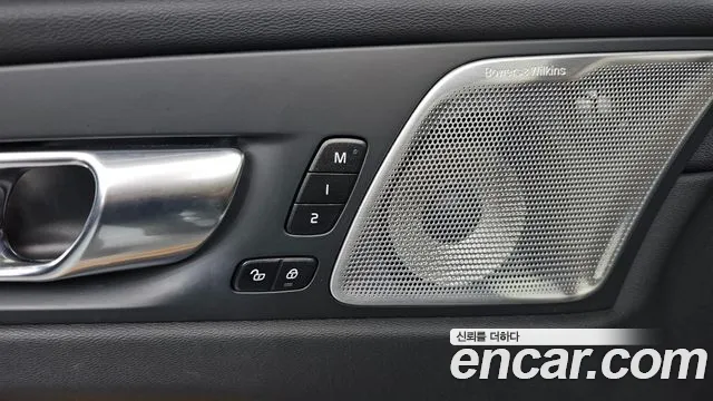 Volvo XC60 Generation 2 — Фото автомобиля 29