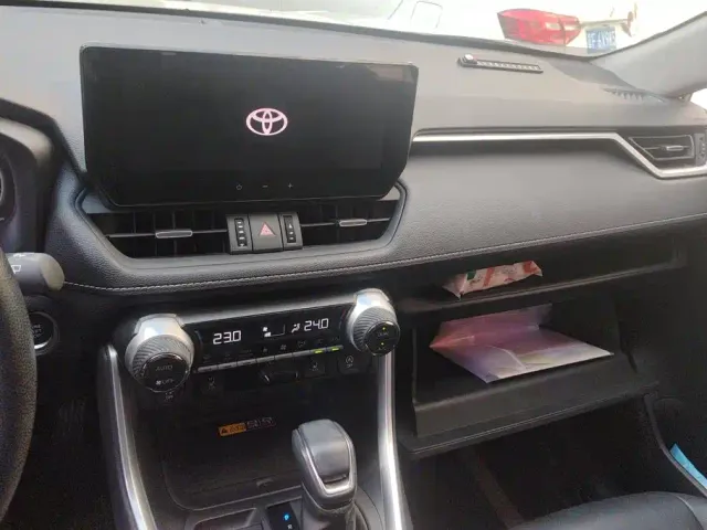 Toyota RAV4 — Фото автомобиля 13