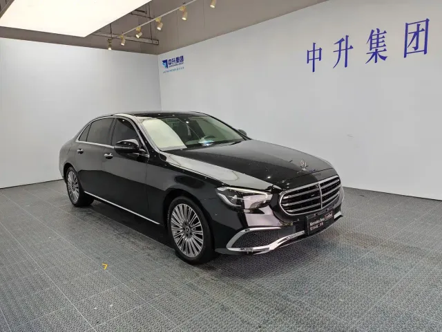 Mercedes-Benz E-Class — Фото автомобиля 3