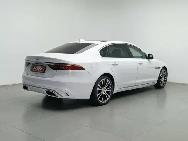 Jaguar XFL — Фото автомобиля 2
