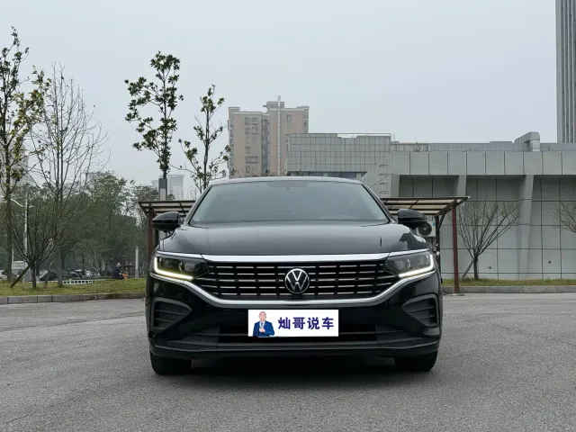 Volkswagen Passat — Фото автомобиля 2