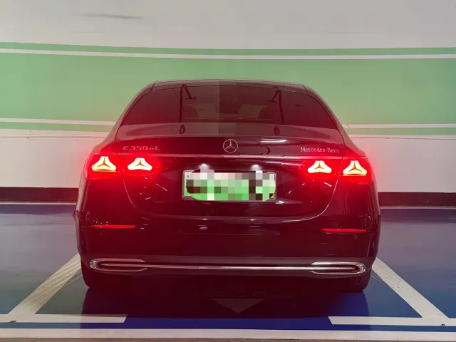 Mercedes-Benz E-Class — Фото автомобиля 3