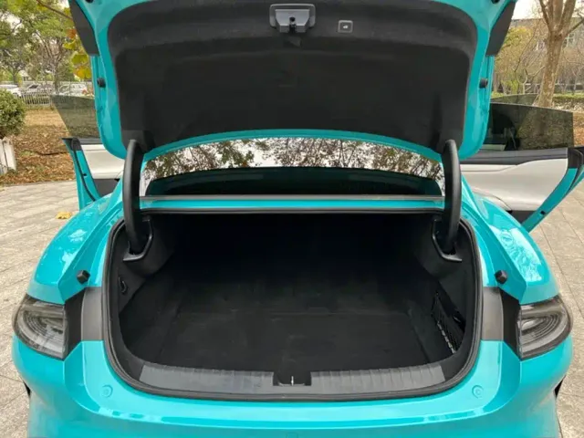 Xiaomi SU7 — Фото автомобиля 3