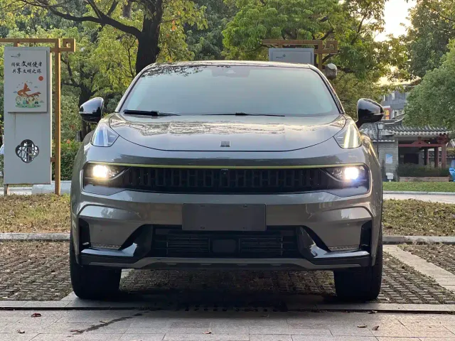Lynk & Co 05 — Фото автомобиля 2