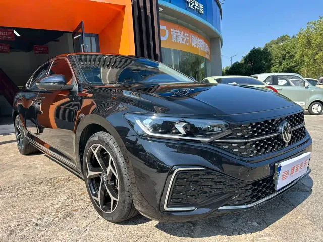 Volkswagen Passat — Фото автомобиля 3