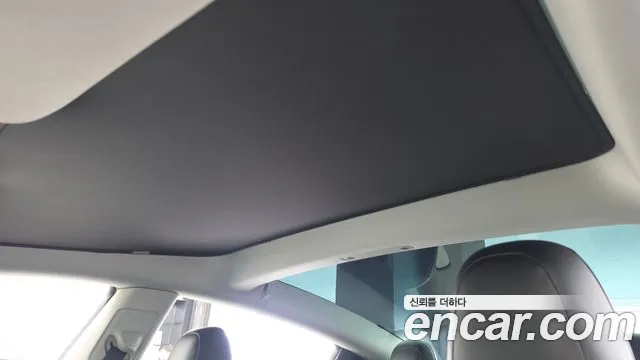 Tesla Model 3 — Фото автомобиля 24