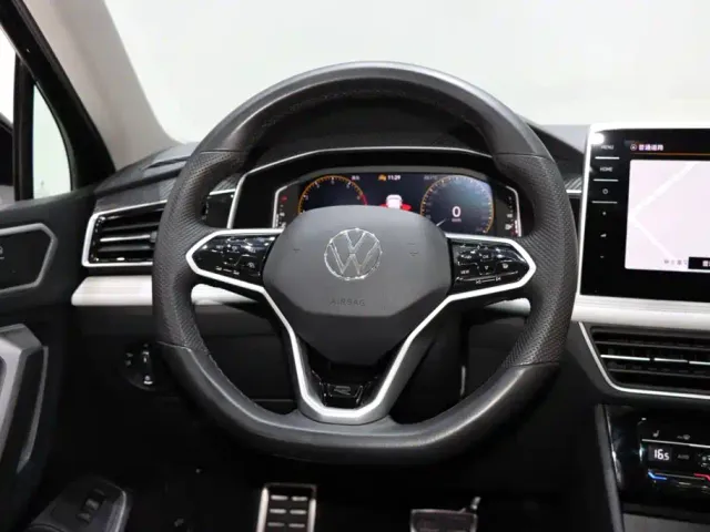 Volkswagen Tiguan L — Фото автомобиля 13