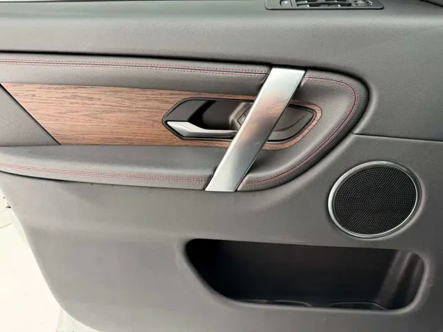 Land Rover Discovery Sport — Фото автомобиля 16
