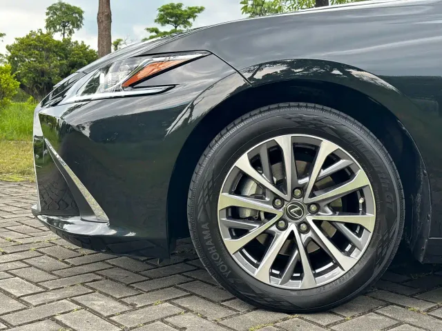 Lexus ES — Фото автомобиля 17