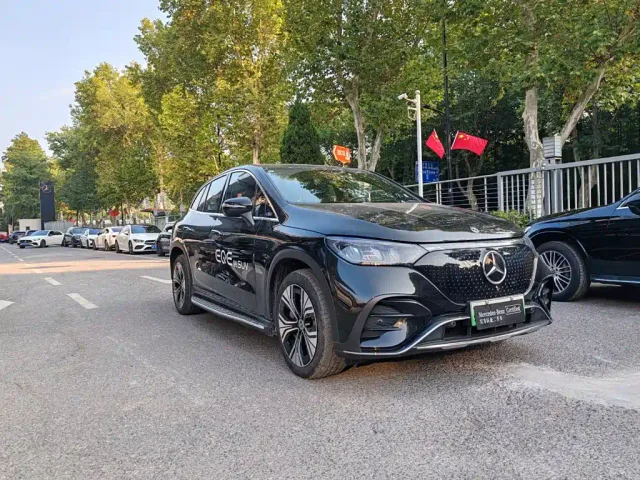 Mercedes-Benz EQE SUV — Фото автомобиля 3