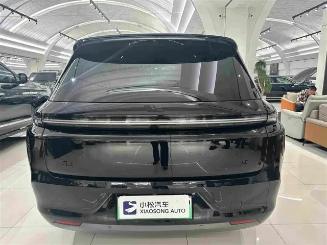 Li Auto L8 — Фото автомобиля 18