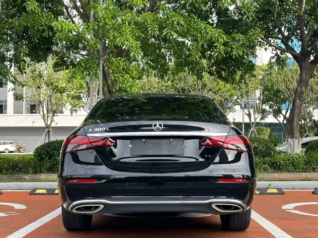 Mercedes-Benz E-Class — Фото автомобиля 8