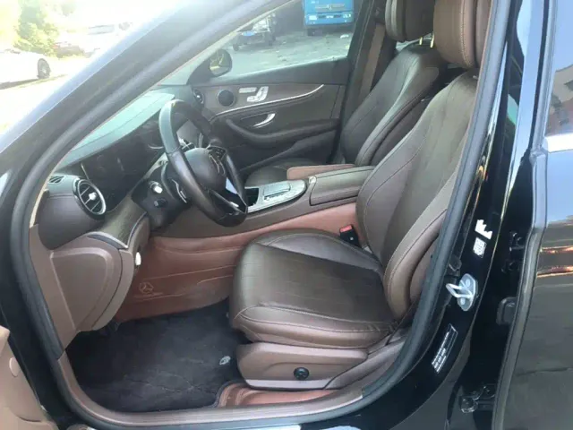Mercedes-Benz E-Class — Фото автомобиля 14
