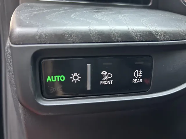 Audi Audi Q6 2023 40 TFSI quattro Cloud View Light Yulin Package — Фото автомобиля 23