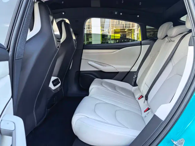 Xiaomi SU7 — Фото автомобиля 11