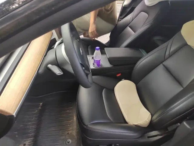 Tesla Model 3 — Фото автомобиля 7