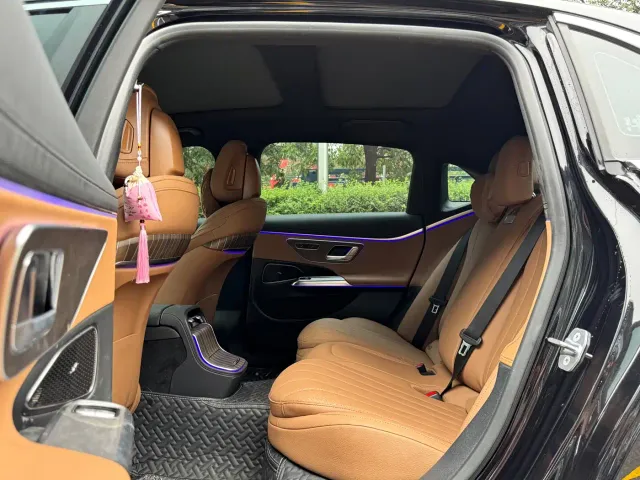 Mercedes-Benz E-Class — Фото автомобиля 9