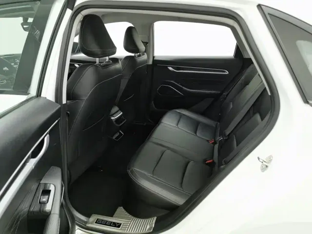 Geely Emgrand — Фото автомобиля 15