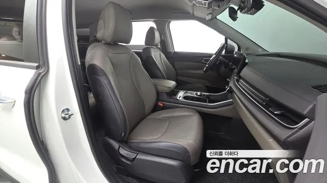 Kia Carnival Generation 4 — Фото автомобиля 16