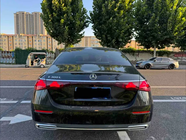 Mercedes-Benz E-Class — Фото автомобиля 8