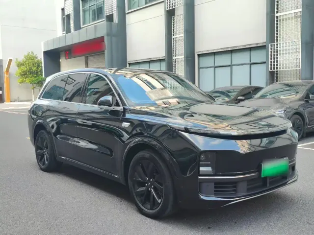 Li Auto L8 — Фото автомобиля 3