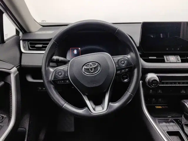 Toyota RAV4 — Фото автомобиля 11