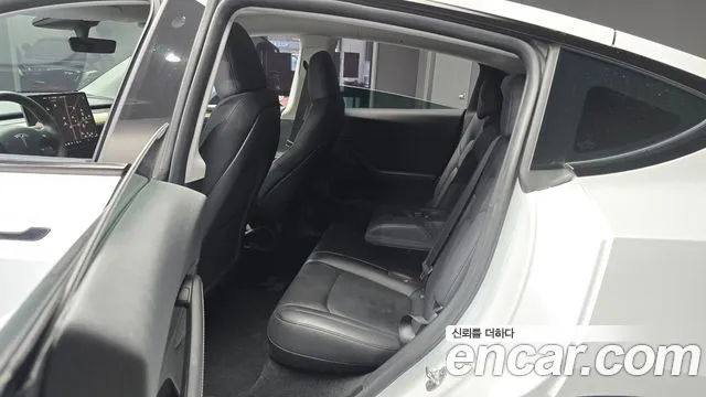 Tesla Model Y — Фото автомобиля 18