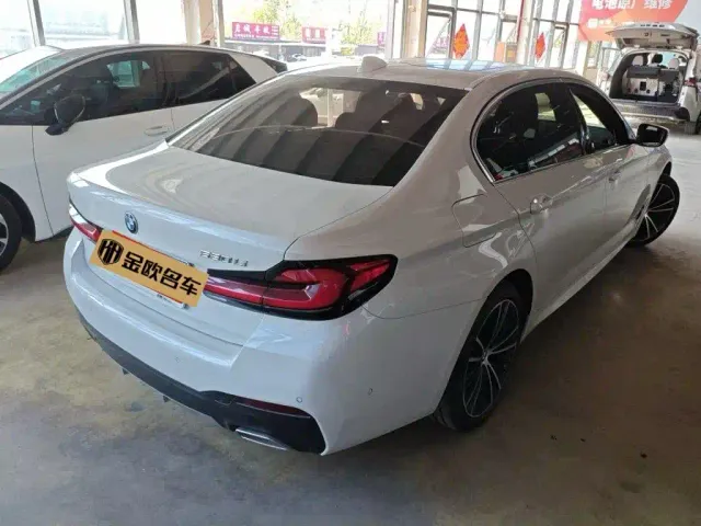 BMW 5 Series — Фото автомобиля 4
