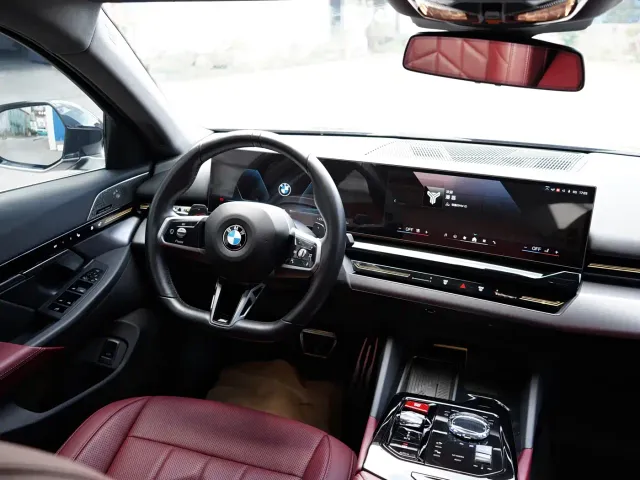 BMW 5 Series — Фото автомобиля 15