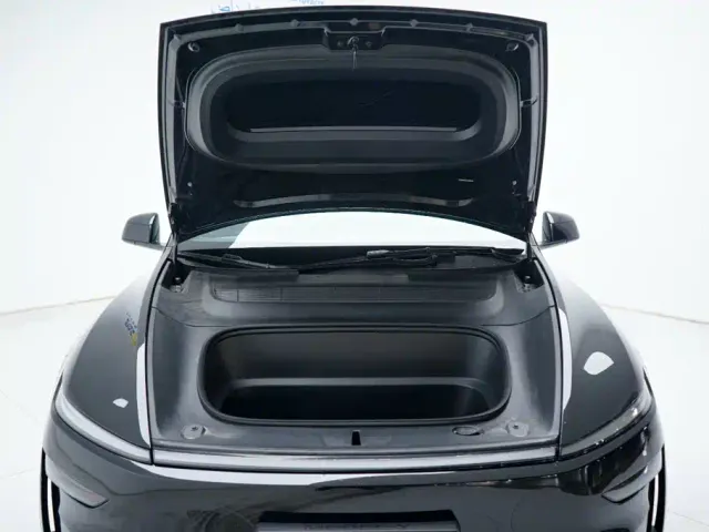 Tesla Model Y — Фото автомобиля 8