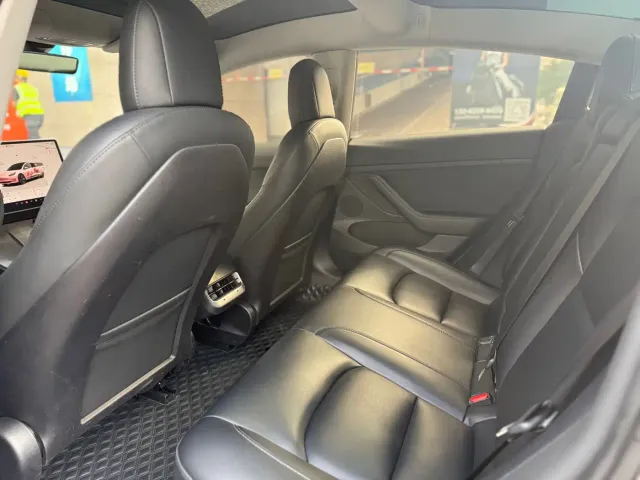 Tesla Model 3 — Фото автомобиля 5