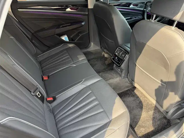 Volkswagen Passat — Фото автомобиля 15