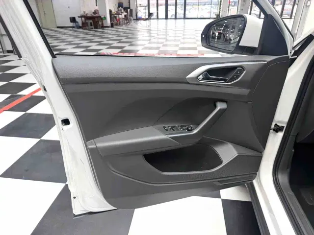 Volkswagen T-Cross — Фото автомобиля 6